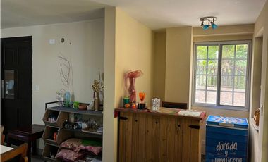 SE VENDE LUJOSA CASA REMODELADA CON INMENSA TERRAZA EN CD. DEL REY AQ