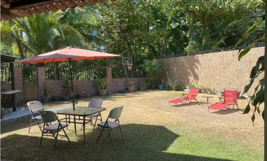 SE VENDE LUJOSA CASA REMODELADA CON INMENSA TERRAZA EN CD. DEL REY AQ