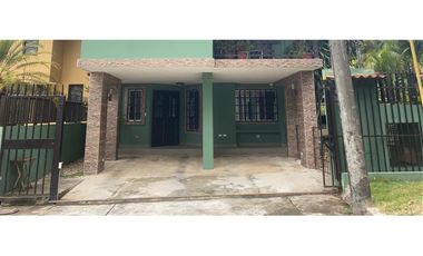 SE VENDE LUJOSA CASA REMODELADA CON INMENSA TERRAZA EN CD. DEL REY AQ
