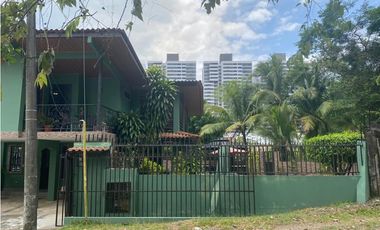 SE VENDE LUJOSA CASA REMODELADA CON INMENSA TERRAZA EN CD. DEL REY AQ