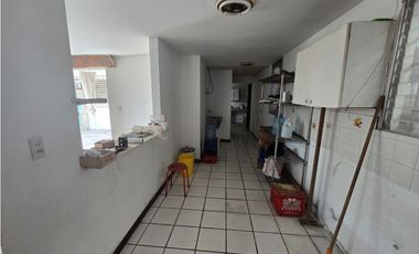 SE VENDE ESPACIOSA CASA  CON AMPLIA TERRAZA EN CONDADO DEL REY  AQ