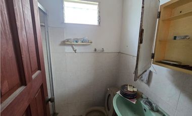 SE VENDE ESPACIOSA CASA  CON AMPLIA TERRAZA EN CONDADO DEL REY  AQ