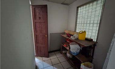 SE VENDE ESPACIOSA CASA  CON AMPLIA TERRAZA EN CONDADO DEL REY  AQ