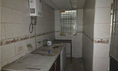 SE VENDE ESPACIOSA CASA  CON AMPLIA TERRAZA EN CONDADO DEL REY  AQ