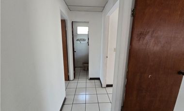 SE VENDE ESPACIOSA CASA  CON AMPLIA TERRAZA EN CONDADO DEL REY  AQ