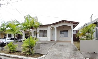 CASA VENTA EN URB. MONTELIMAR EN LA CHORRERA, REMODELADA