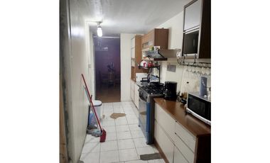 Casa de dos niveles en venta en Santa Elena,Parque Lefevre
