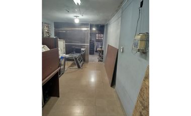 Casa de dos niveles en venta en Santa Elena,Parque Lefevre