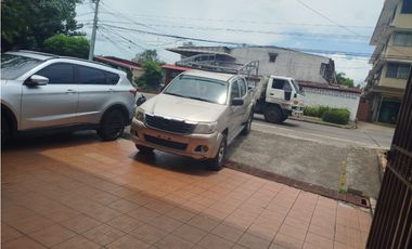 Casa de dos niveles en venta en Santa Elena,Parque Lefevre