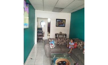 Casa de dos niveles en venta en Santa Elena,Parque Lefevre