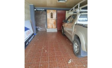 Casa de dos niveles en venta en Santa Elena,Parque Lefevre