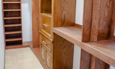 CASA EN VENTA EN BOSQUES DEL SAN FRANCISCO FRENTE A PARQUE CON ALBERCA