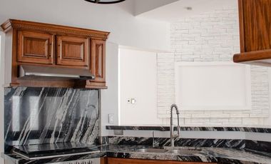 CASA EN VENTA EN BOSQUES DEL SAN FRANCISCO FRENTE A PARQUE CON ALBERCA