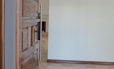 CASA EN VENTA EN BOSQUES DEL SAN FRANCISCO FRENTE A PARQUE CON ALBERCA