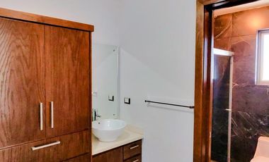 CASA EN VENTA EN BOSQUES DEL SAN FRANCISCO FRENTE A PARQUE CON ALBERCA