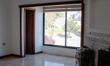 CASA EN VENTA EN BOSQUES DEL SAN FRANCISCO FRENTE A PARQUE CON ALBERCA