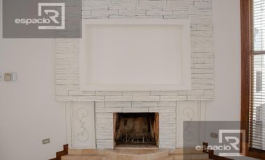 CASA EN VENTA EN BOSQUES DEL SAN FRANCISCO FRENTE A PARQUE CON ALBERCA