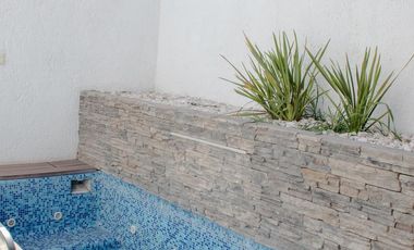 CASA EN VENTA EN BOSQUES DEL SAN FRANCISCO FRENTE A PARQUE CON ALBERCA