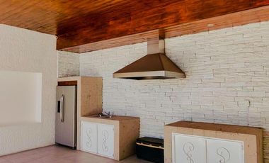 CASA EN VENTA EN BOSQUES DEL SAN FRANCISCO FRENTE A PARQUE CON ALBERCA
