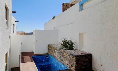 CASA EN VENTA EN BOSQUES DEL SAN FRANCISCO FRENTE A PARQUE CON ALBERCA