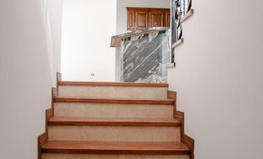CASA EN VENTA EN BOSQUES DEL SAN FRANCISCO FRENTE A PARQUE CON ALBERCA