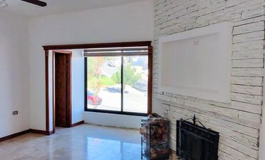 CASA EN VENTA EN BOSQUES DEL SAN FRANCISCO FRENTE A PARQUE CON ALBERCA