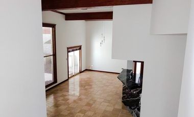 CASA EN VENTA EN BOSQUES DEL SAN FRANCISCO FRENTE A PARQUE CON ALBERCA