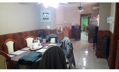 CASA CENTRICA CON LOCAL