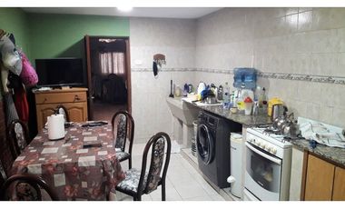 CASA CENTRICA CON LOCAL