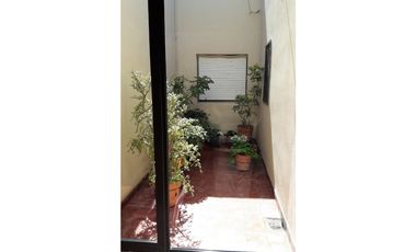 CASA CENTRICA CON LOCAL
