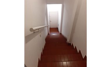 DEPOSITO / LOCAL VENTA CON VIVIENDA/OFICINA LOMAS DE SAN ISIDRO