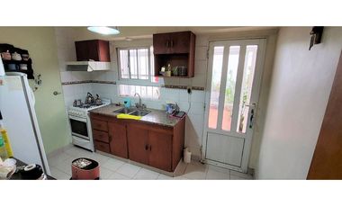 DEPARTAMENTO EN PLANTA BAJA DE 2 DORM - A PASOS DE PLAZA ESPAÑA -