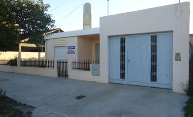 SE ALQUILA CASA 2 DORM. EN LOS CONDORES