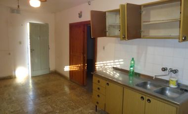 SE ALQUILA CASA 2 DORM. EN LOS CONDORES