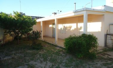 SE ALQUILA CASA 2 DORM. EN LOS CONDORES