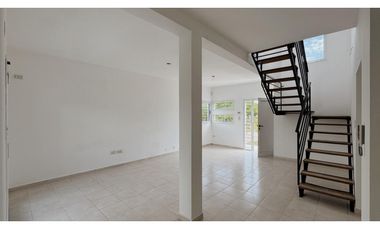 Venta Casa 2 Dormitorios Complejo Cerrado Zona La Toma