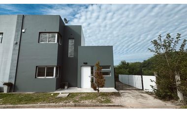 Venta Casa 2 Dormitorios Complejo Cerrado Zona La Toma