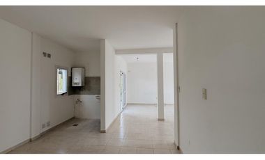 Venta Casa 2 Dormitorios Complejo Cerrado Zona La Toma