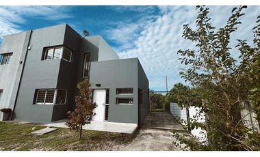 Venta Casa 2 Dormitorios Complejo Cerrado Zona La Toma