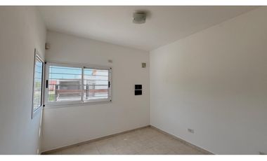 Venta Casa 2 Dormitorios Complejo Cerrado Zona La Toma