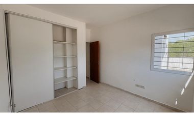 Venta Casa 2 Dormitorios Complejo Cerrado Zona La Toma
