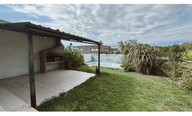 Venta Casa 2 Dormitorios Complejo Cerrado Zona La Toma