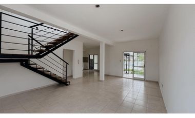 Venta Casa 2 Dormitorios Complejo Cerrado Zona La Toma