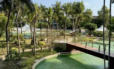 Beachfront, recently renovated luxury condo for sale