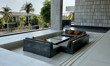 Beachfront, recently renovated luxury condo for sale