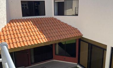 AMPLIA CASA EN RENTA EN PRIVADA LOS PINOS, LOMAS 4TA