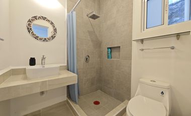 CASA EN RENTA CON PANELES SOLARES  2 REC. JARDINES DE MAYAKOBA AMUEBLADA