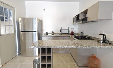 CASA EN RENTA CON PANELES SOLARES  2 REC. JARDINES DE MAYAKOBA AMUEBLADA