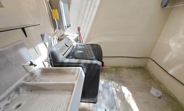 CASA EN RENTA CON PANELES SOLARES  2 REC. JARDINES DE MAYAKOBA AMUEBLADA