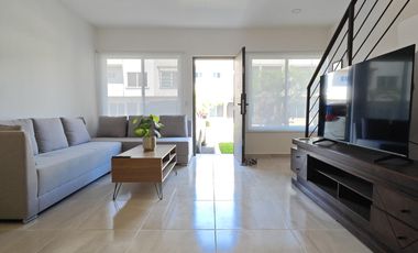 CASA EN RENTA CON PANELES SOLARES  2 REC. JARDINES DE MAYAKOBA AMUEBLADA